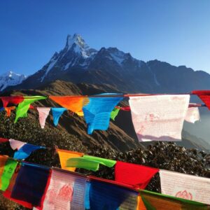 Mt. Machapuchare, tibetische Gebetsfahnen - Mardi Himal Trekking